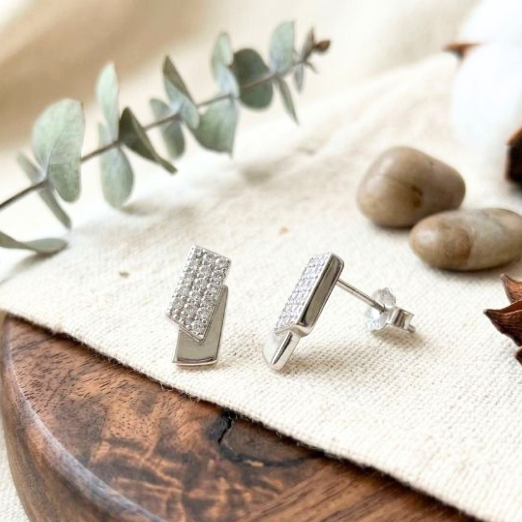 Elegant CZ Rectangle Bar Pendant Set with Chain in 925 Sterling Silver