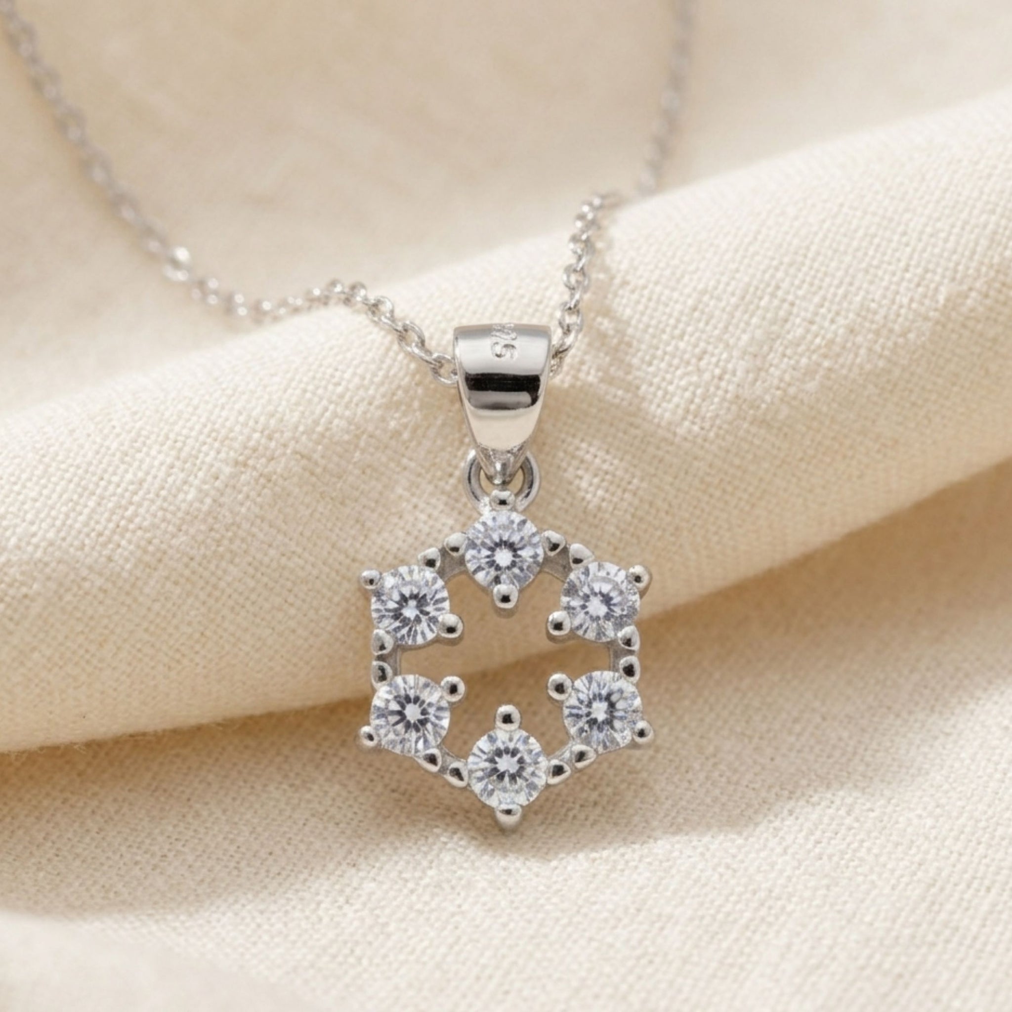 925 Sterling Silver Snowflake Star Pendant with Cubic Zirconia