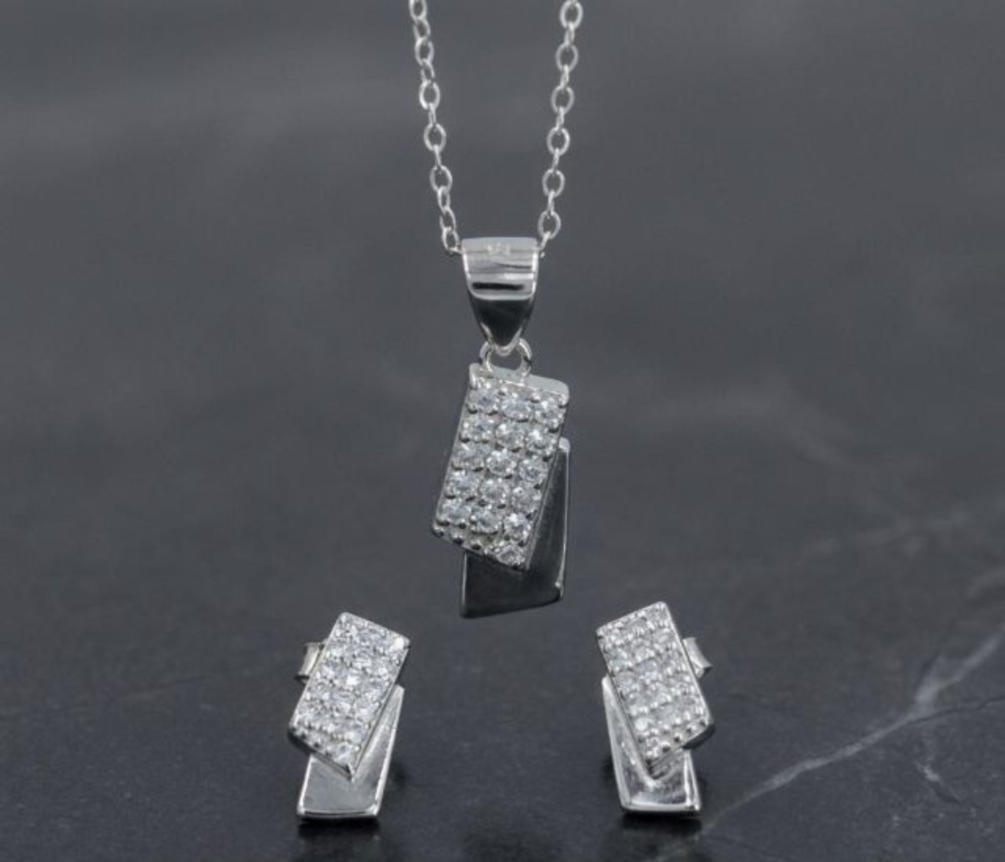 Elegant CZ Rectangle Bar Pendant Set with Chain in 925 Sterling Silver