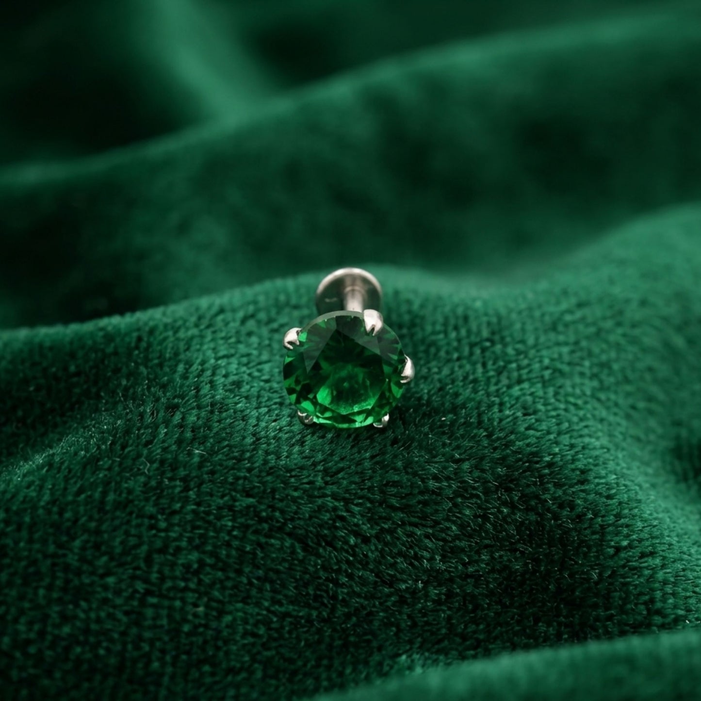 925 Sterling Silver Round Green Stone Nose Pin