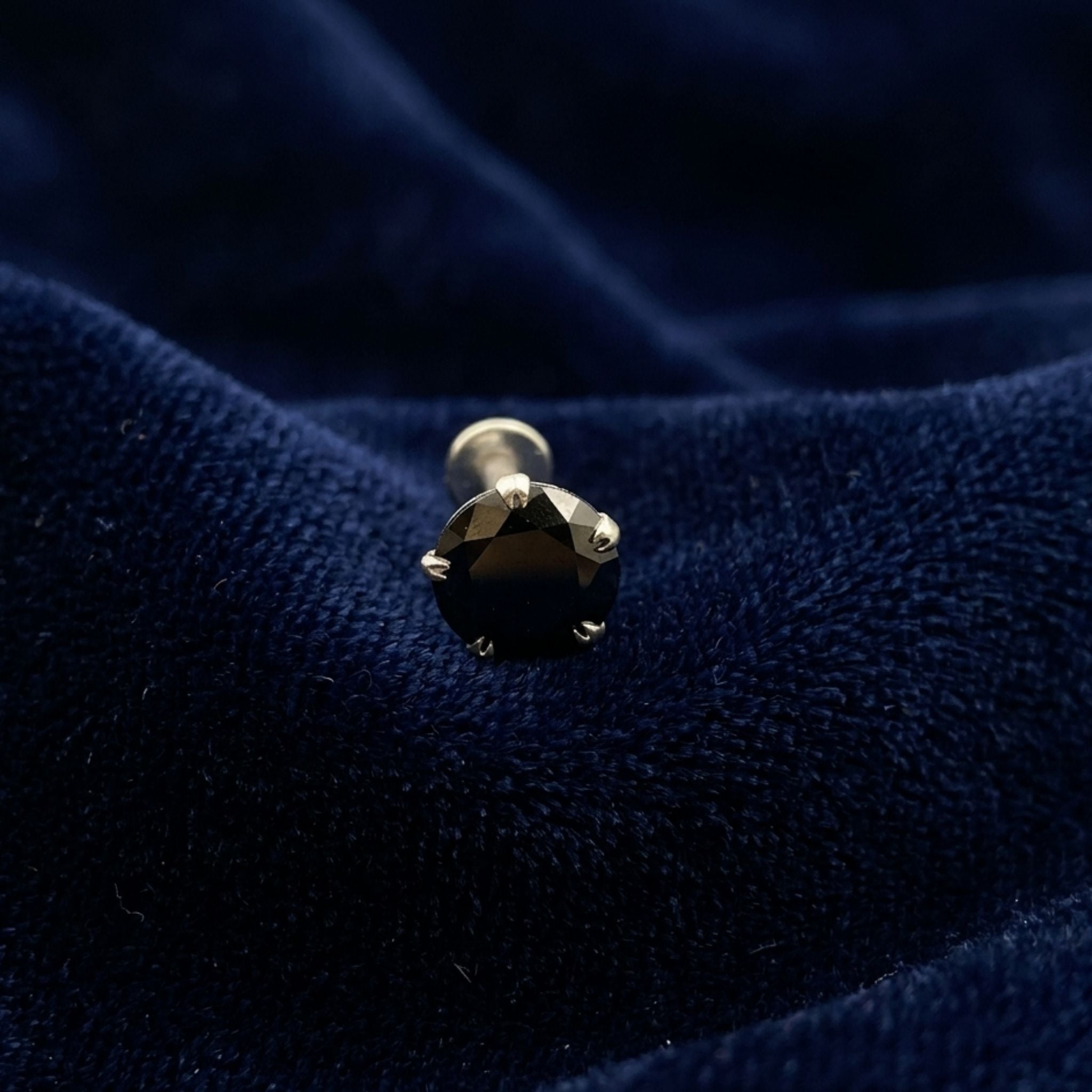 925 Sterling Silver Round Black Stone Nose Pin